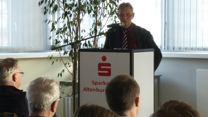 RAG-Vorsitzender Herr Wolfram Schlegel begrüßt seine Mitglieder (Foto: Gunter Auer)